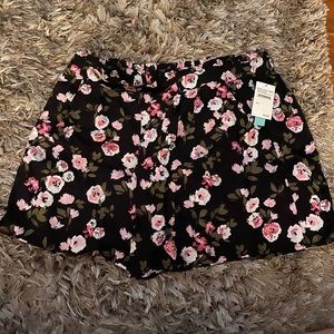 NWT Abound Floral Shorts (XXL)